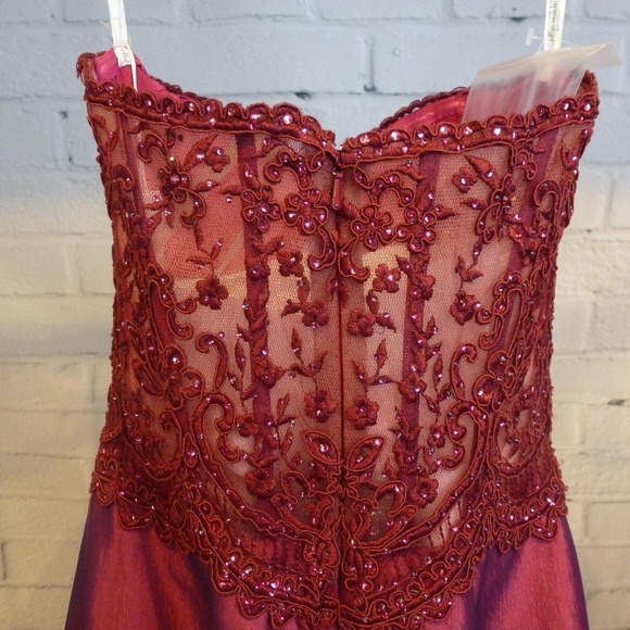 Mon Cheri 'Ellie Wilde' Strapless Gown - Picture 5 of 8